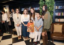 Вице-президент Фонда Гейдара Алиева Лейла Алиева приняла участие на презентации книги под названием "Йога и сила мысли" (ФОТО)