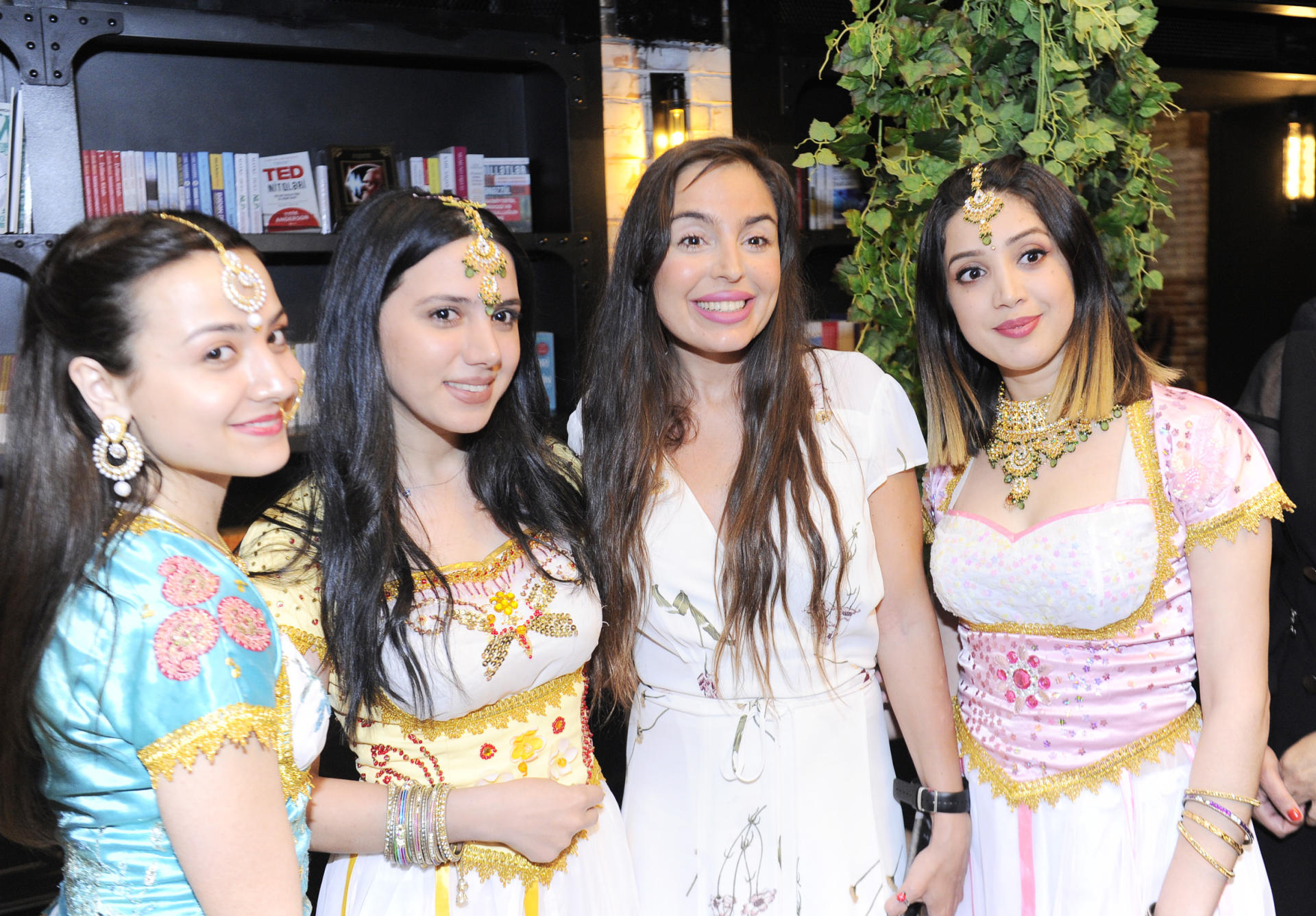 Вице-президент Фонда Гейдара Алиева Лейла Алиева приняла участие на презентации книги под названием "Йога и сила мысли" (ФОТО)