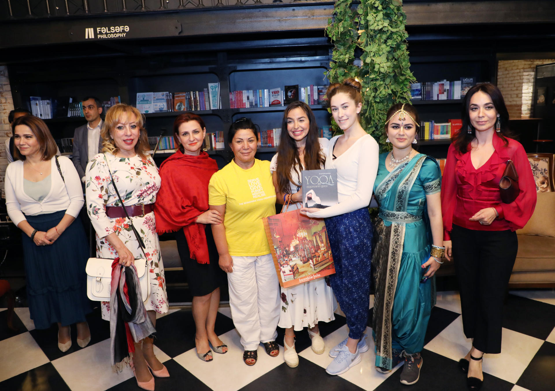 Вице-президент Фонда Гейдара Алиева Лейла Алиева приняла участие на презентации книги под названием "Йога и сила мысли" (ФОТО)