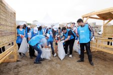 Вице-президент Фонда Гейдара Алиева Лейла Алиева приняла участие в акции по очищению побережья в Бинагадинском районе (ФОТО)