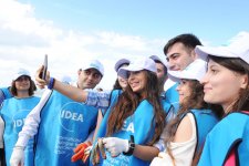 Вице-президент Фонда Гейдара Алиева Лейла Алиева приняла участие в акции по очищению побережья в Бинагадинском районе (ФОТО)