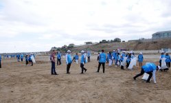 Вице-президент Фонда Гейдара Алиева Лейла Алиева приняла участие в акции по очищению побережья в Бинагадинском районе (ФОТО)