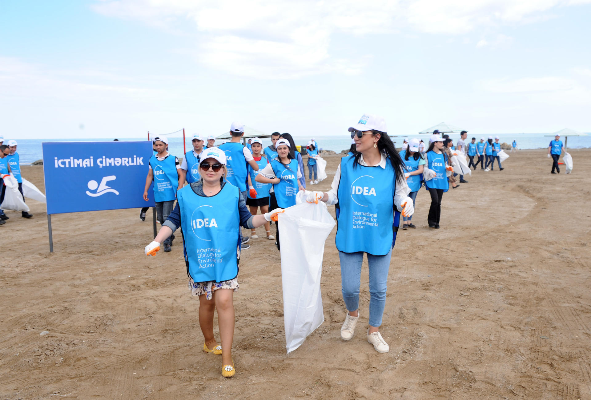 Вице-президент Фонда Гейдара Алиева Лейла Алиева приняла участие в акции по очищению побережья в Бинагадинском районе (ФОТО)