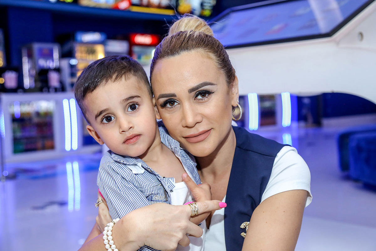 В Баку появилась веселая ферма – звездная корова, крутой бычок и странная курица  (ВИДЕО, ФОТО)