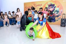 В Баку появилась веселая ферма – звездная корова, крутой бычок и странная курица  (ВИДЕО, ФОТО)