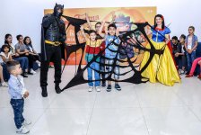 В Баку появилась веселая ферма – звездная корова, крутой бычок и странная курица  (ВИДЕО, ФОТО)