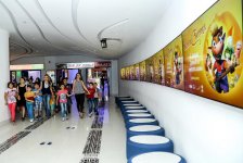 В Баку появилась веселая ферма – звездная корова, крутой бычок и странная курица  (ВИДЕО, ФОТО)