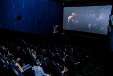 В Баку появилась веселая ферма – звездная корова, крутой бычок и странная курица  (ВИДЕО, ФОТО)