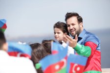 Гимн Азербайджана – 100-лет! Поют Эльнур Мамедов и дети (ВИДЕО, ФОТО)