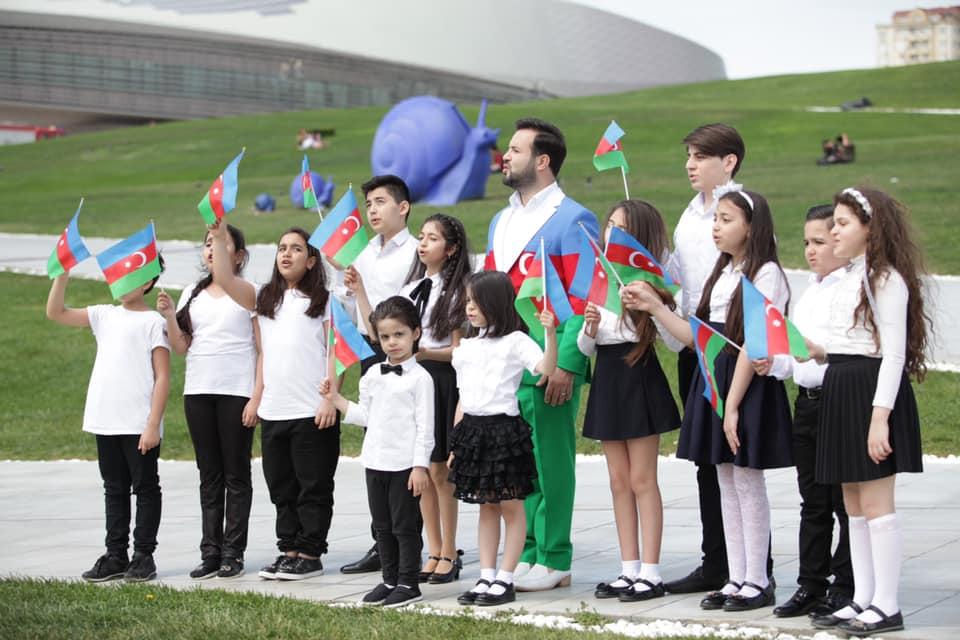 Гимн Азербайджана – 100-лет! Поют Эльнур Мамедов и дети (ВИДЕО, ФОТО)