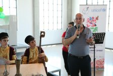 Азербайджанские дети-паралимпийцы в сказках народов мира (ФОТО)