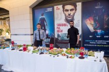 "Натуральный" Элтон Джон открыл летний сезон в Баку (ВИДЕО, ФОТО)