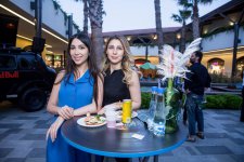 "Натуральный" Элтон Джон открыл летний сезон в Баку (ВИДЕО, ФОТО)