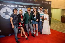 "Натуральный" Элтон Джон открыл летний сезон в Баку (ВИДЕО, ФОТО)