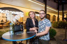 "Натуральный" Элтон Джон открыл летний сезон в Баку (ВИДЕО, ФОТО)