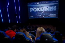 "Натуральный" Элтон Джон открыл летний сезон в Баку (ВИДЕО, ФОТО)