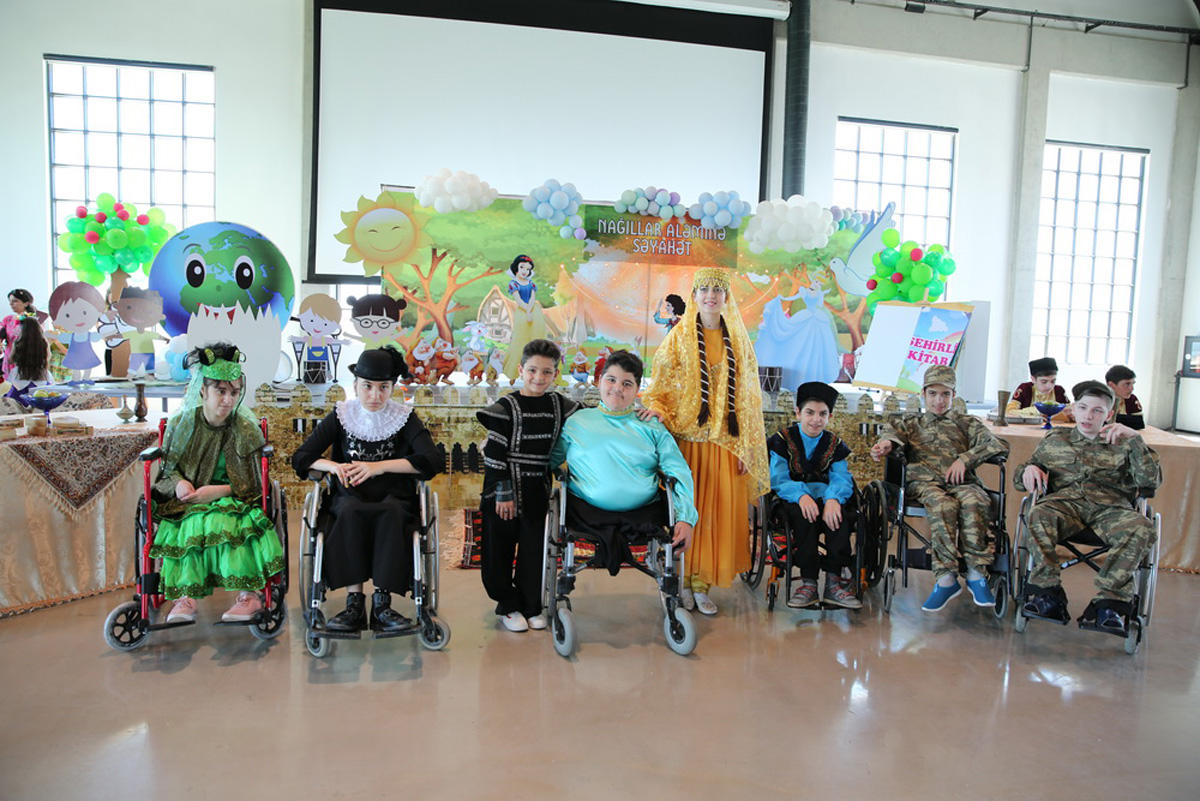 Азербайджанские дети-паралимпийцы в сказках народов мира (ФОТО)