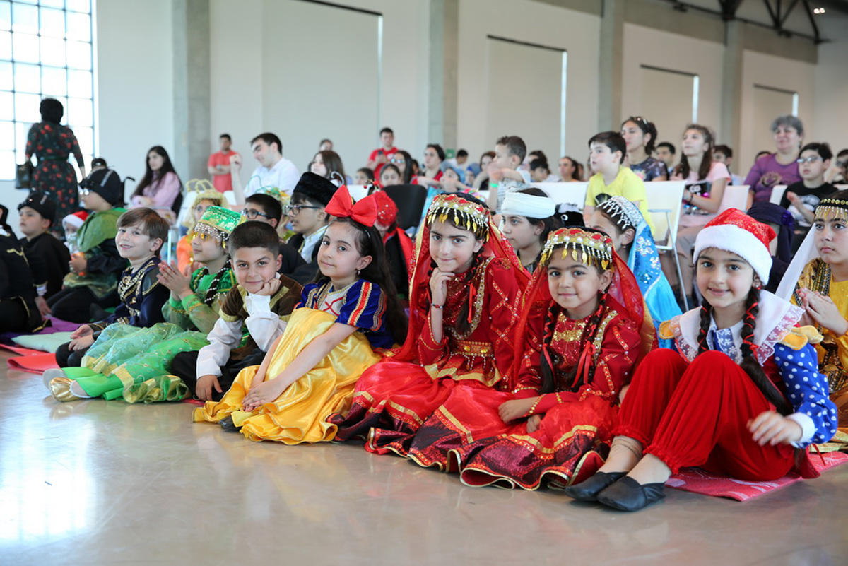 Азербайджанские дети-паралимпийцы в сказках народов мира (ФОТО)