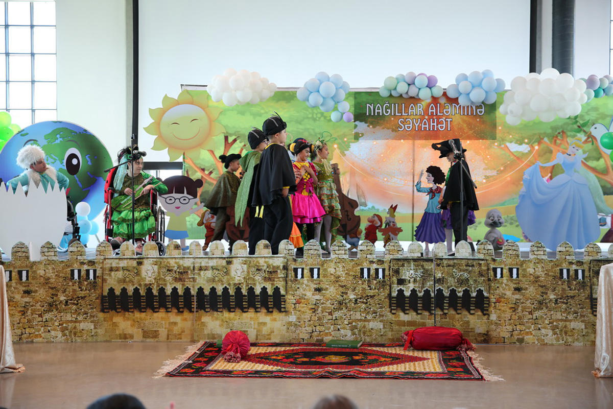 Азербайджанские дети-паралимпийцы в сказках народов мира (ФОТО)