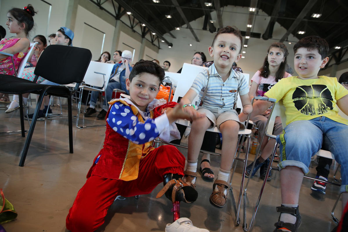 Азербайджанские дети-паралимпийцы в сказках народов мира (ФОТО)