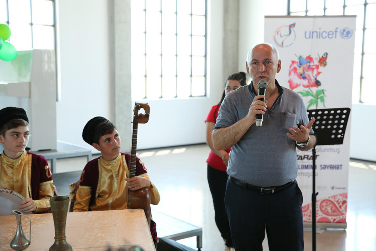 Азербайджанские дети-паралимпийцы в сказках народов мира (ФОТО)