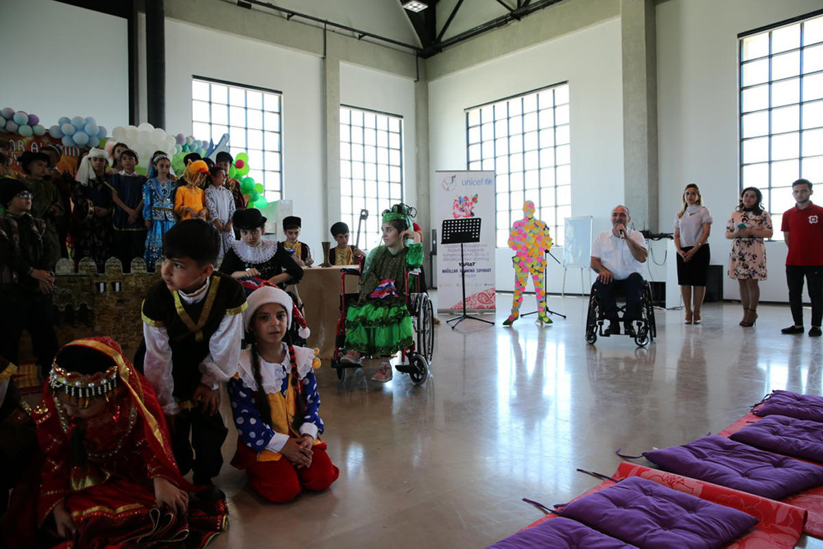 Азербайджанские дети-паралимпийцы в сказках народов мира (ФОТО)