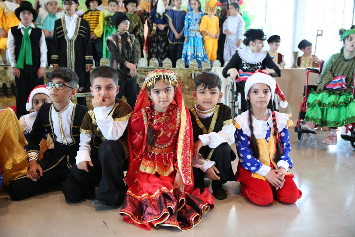 Азербайджанские дети-паралимпийцы в сказках народов мира (ФОТО)