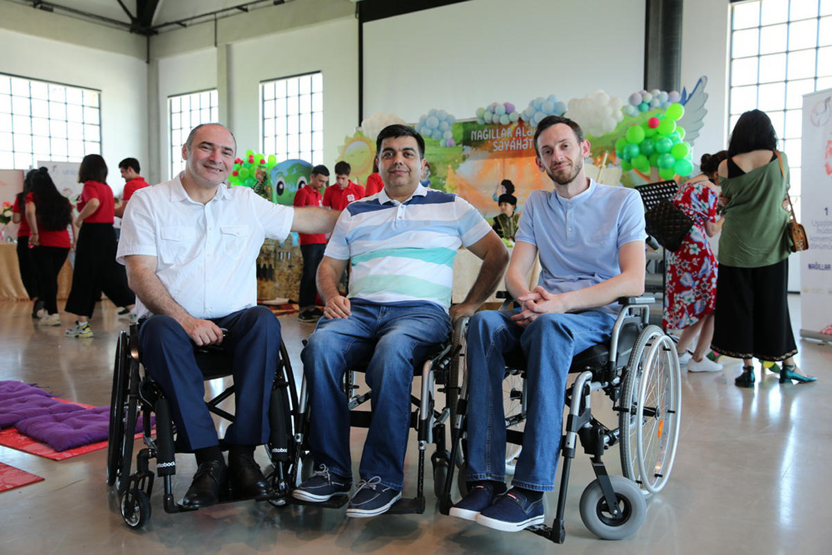 Азербайджанские дети-паралимпийцы в сказках народов мира (ФОТО)