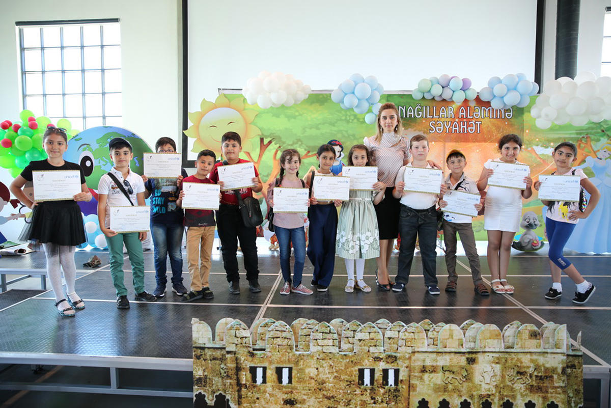 Азербайджанские дети-паралимпийцы в сказках народов мира (ФОТО)