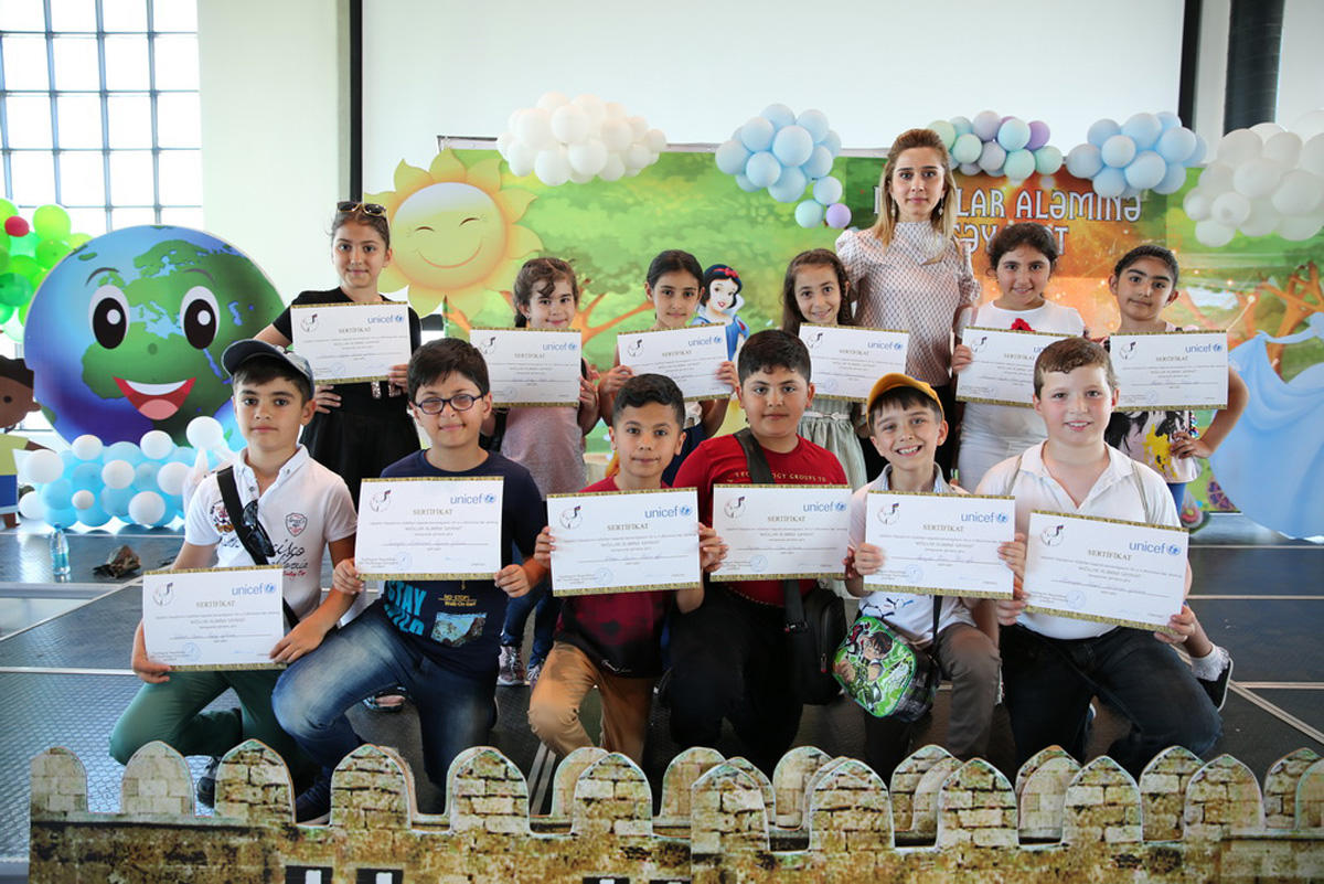 Азербайджанские дети-паралимпийцы в сказках народов мира (ФОТО)