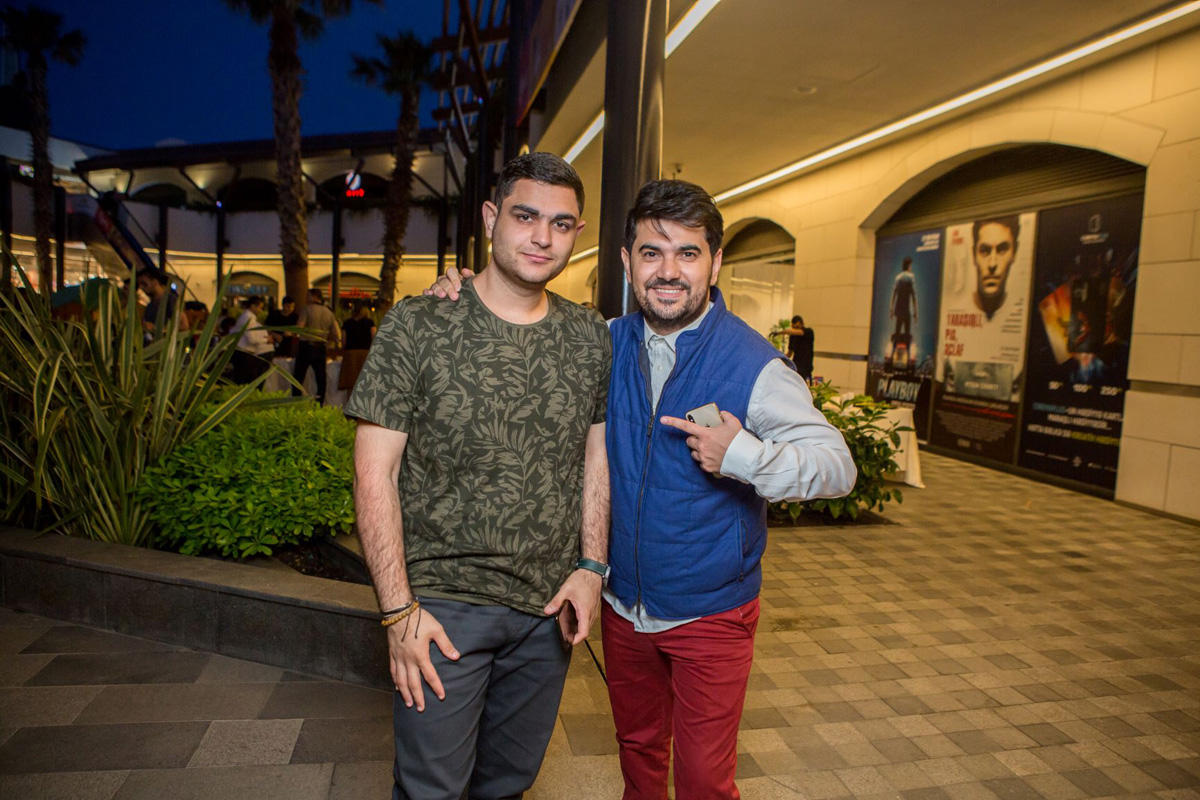 "Натуральный" Элтон Джон открыл летний сезон в Баку (ВИДЕО, ФОТО)