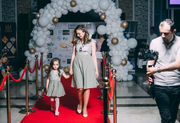 В Азербайджане определились самые стильные дуэты мама-дочка и мама-сын (ФОТО)