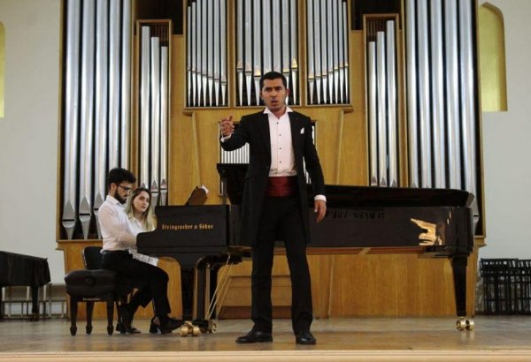 Победителям конкурса "Насими-романсы" вручены денежные награды (ФОТО)