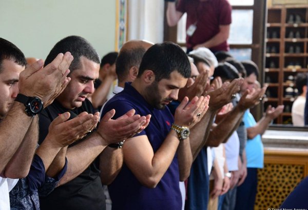 В мечети Тезепир был совершен намаз по случаю праздника Рамазан (ФОТО)