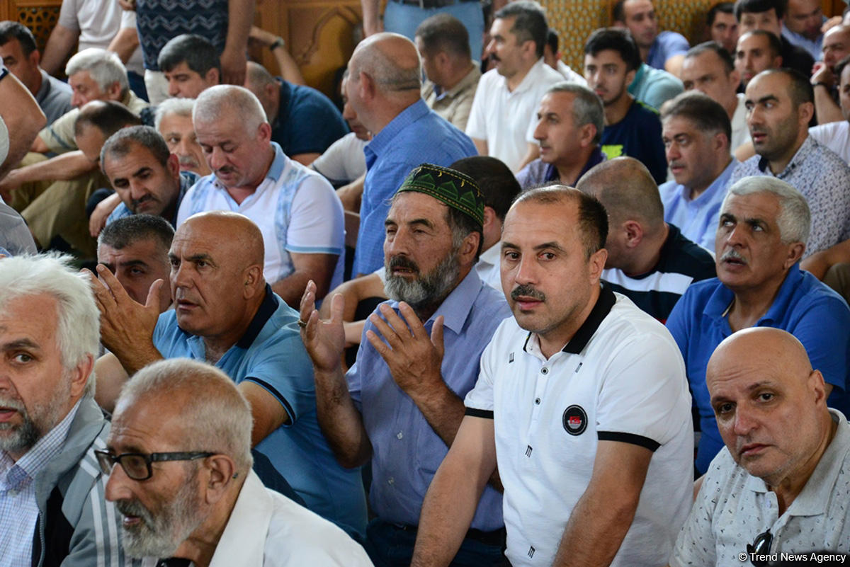 В мечети Тезепир был совершен намаз по случаю праздника Рамазан (ФОТО)