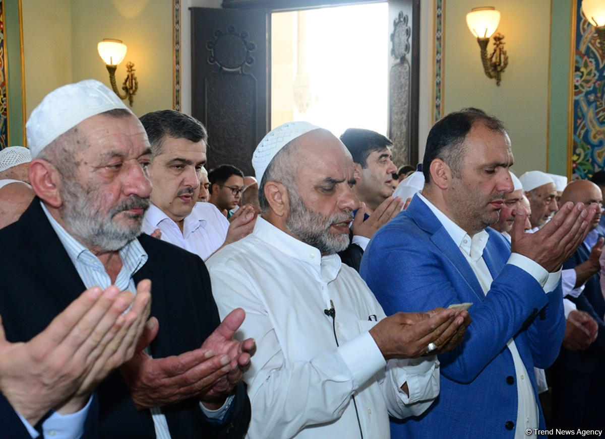 В мечети Тезепир был совершен намаз по случаю праздника Рамазан (ФОТО)