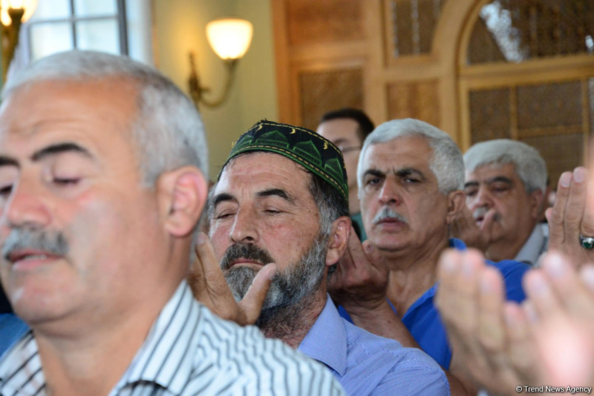 В мечети Тезепир был совершен намаз по случаю праздника Рамазан (ФОТО)