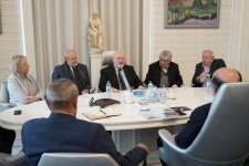 Вместо золочёных ресторанов выбрали кутабную на Бакинском рынке  (ФОТО)