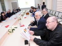 Вместо золочёных ресторанов выбрали кутабную на Бакинском рынке  (ФОТО)