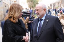 Вместо золочёных ресторанов выбрали кутабную на Бакинском рынке  (ФОТО)