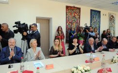 Вместо золочёных ресторанов выбрали кутабную на Бакинском рынке  (ФОТО)