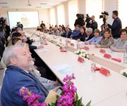 Вместо золочёных ресторанов выбрали кутабную на Бакинском рынке  (ФОТО)