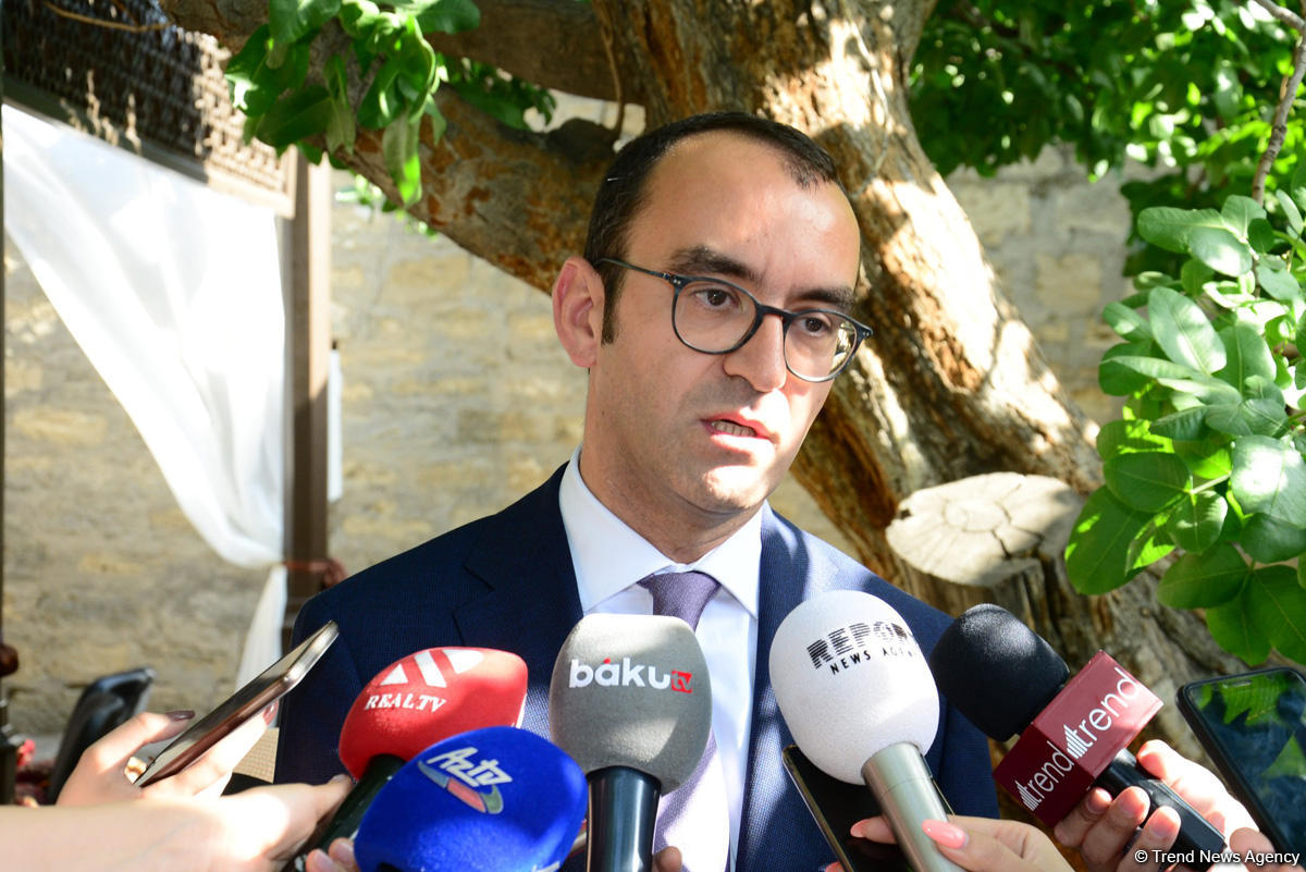 Глава администрации "Ичеришехер": Рестораны и сувенирные лавки могут работать, но только не во вред историческим памятникам