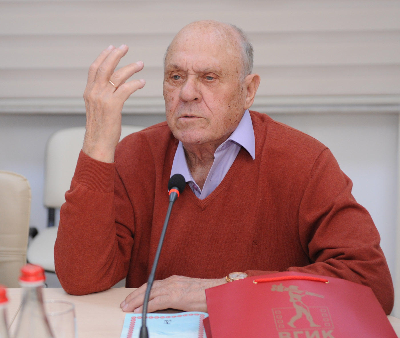 Вместо золочёных ресторанов выбрали кутабную на Бакинском рынке  (ФОТО)