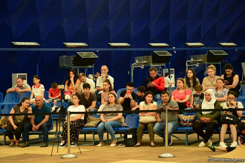 В Баку стартовали соревнования по спортивной и акробатической гимнастике (ФОТО)