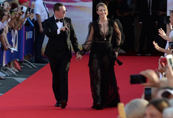 Звезды на красной дорожке "Кинотавра" (ФОТО)