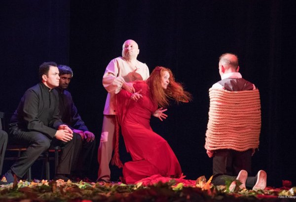 Диплом за "убийство" - чем отличились азербайджанские актеры в Казани (ФОТО)