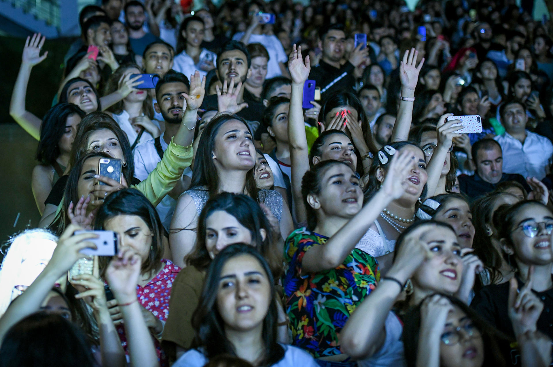 Три жарких вечера с Мири Юсифом - он встал на колени и попросил стать его женой (ВИДЕО, ФОТО)