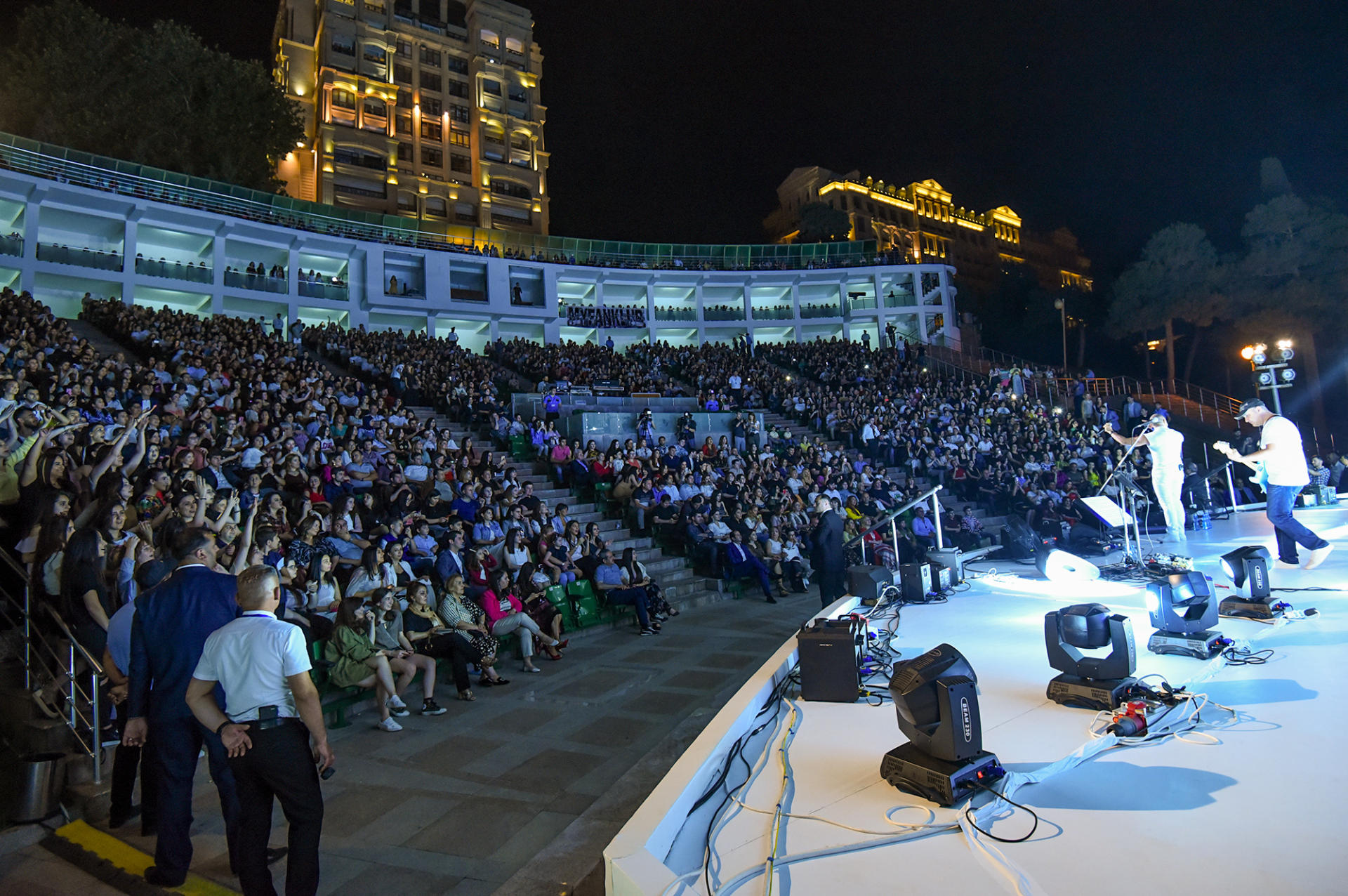 Три жарких вечера с Мири Юсифом - он встал на колени и попросил стать его женой (ВИДЕО, ФОТО)