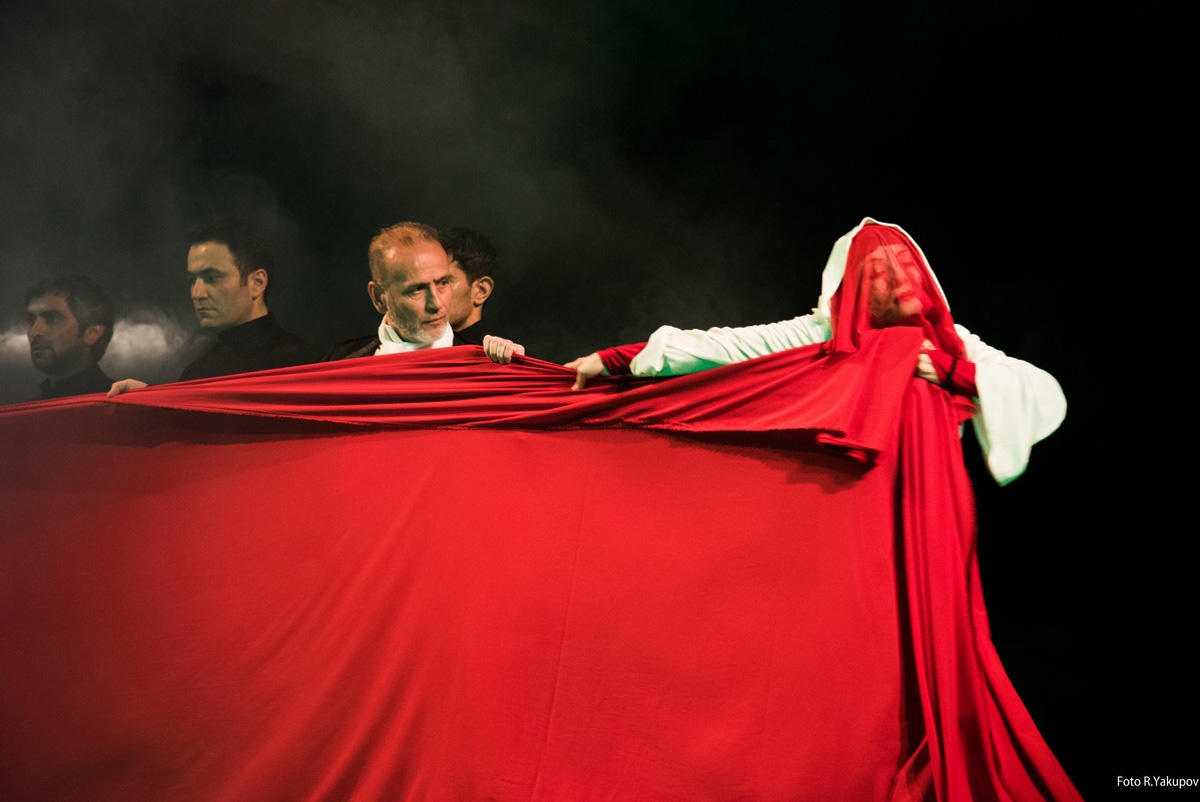 Диплом за "убийство" - чем отличились азербайджанские актеры в Казани (ФОТО)